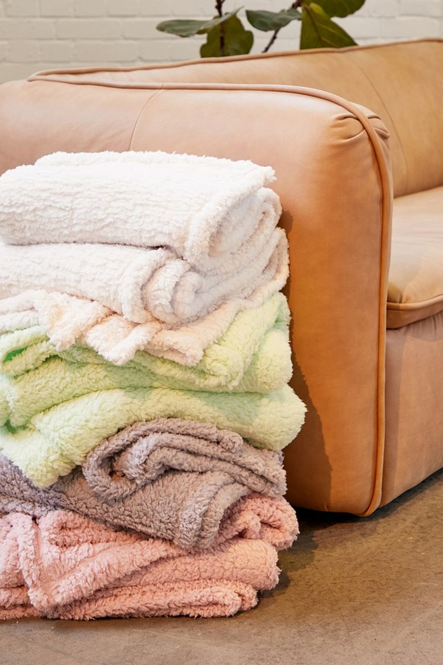 Amped Fleece Throw Blanket | Urban Outfitters UK