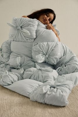 Kai Knotted Puff Throw