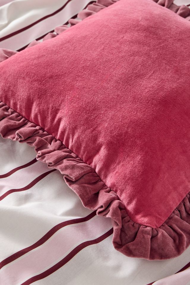 Coussin en velours rose à volants #1