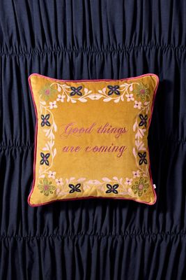 Senffarbenes Kissen Good Things Are Coming