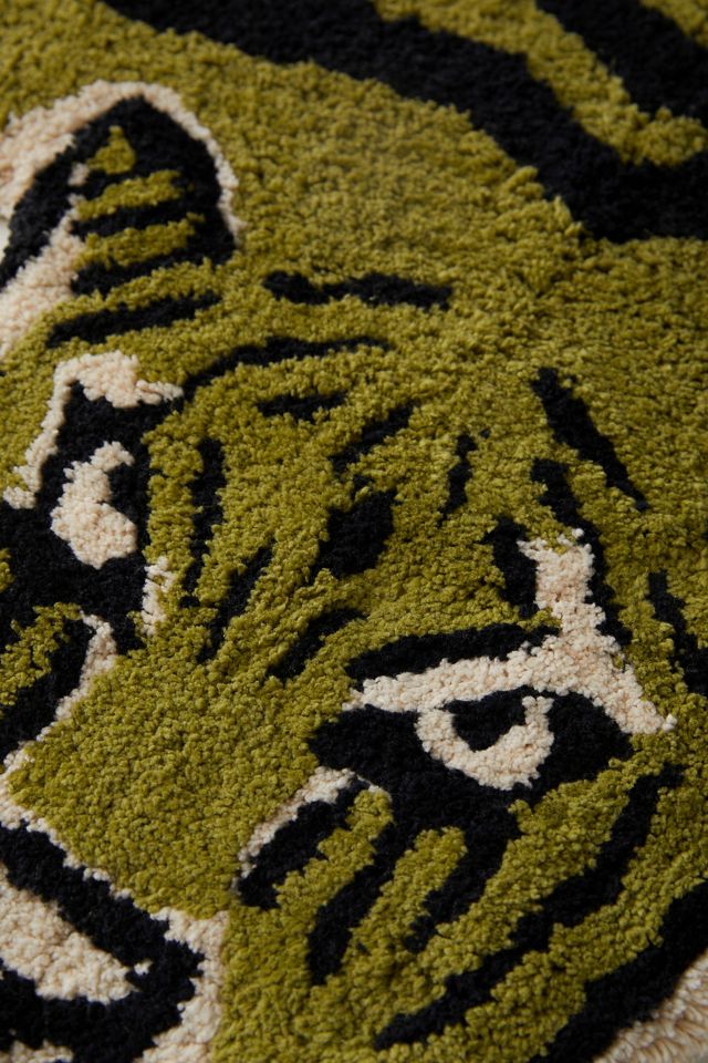 Urban Outfitters タイガー バスマット Tiger Shape Tufted Bath Mat | Urban Outfitters