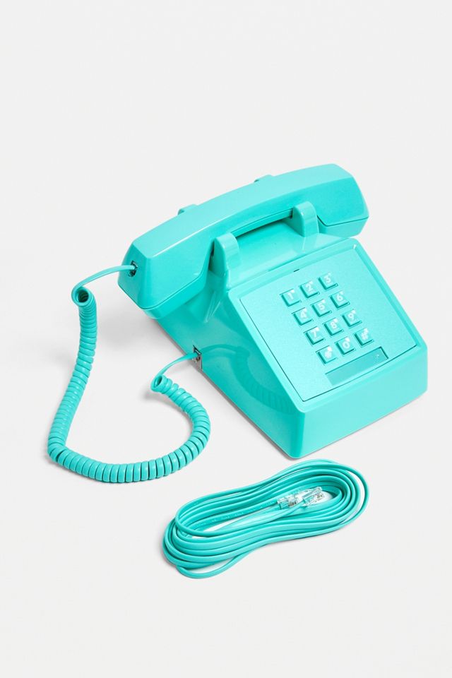 Wild & Wolf - Téléphone 2500  #1