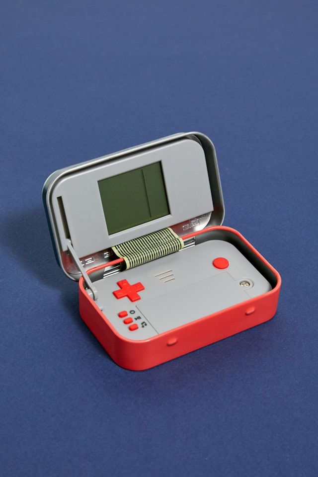 Trois mini jeux Arcade In A Tin Urban Outfitters FR
