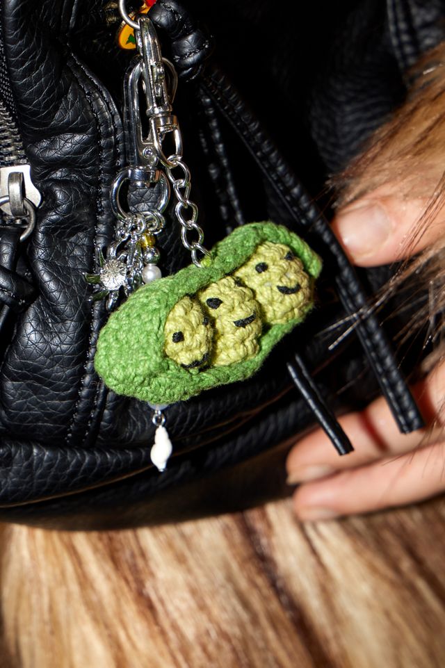 UO Knitted Pea Pod Keyring #1