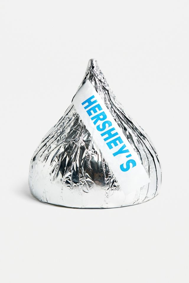 Hershey’s Giant Kiss | Urban Outfitters UK