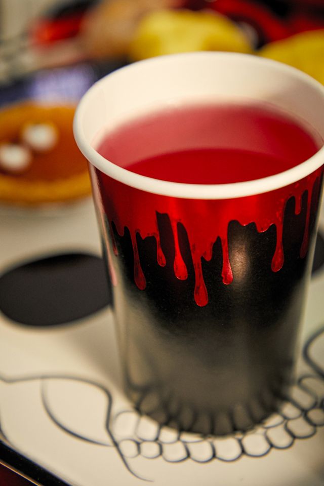 Ginger Ray Halloween Blood Drip Paper Cups #1