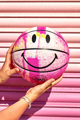 Urban Outfitters - 期間限定値下げ！日本未発売　smiley basket ball Market X Smiley Basketball | Urban Outfitters