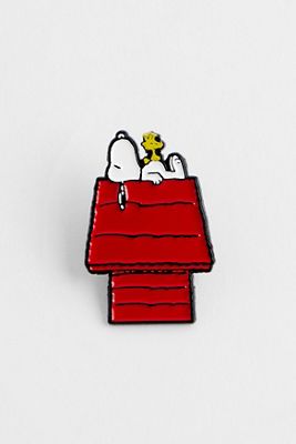Peanuts Friends Pin