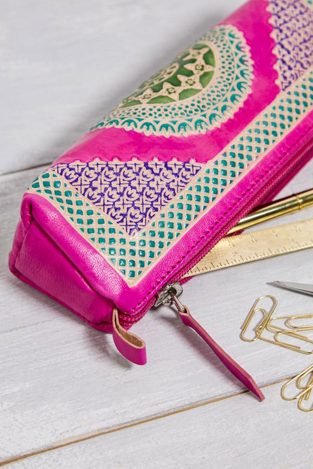 Handgefertigtes Federmäppchen aus Leder mit Gobelinmuster in Rosa #1