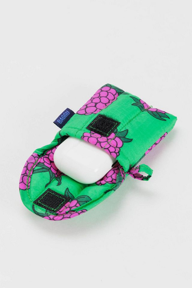 BAGGU Green Raspberry Earbuds Case | Urban Outfitters UK