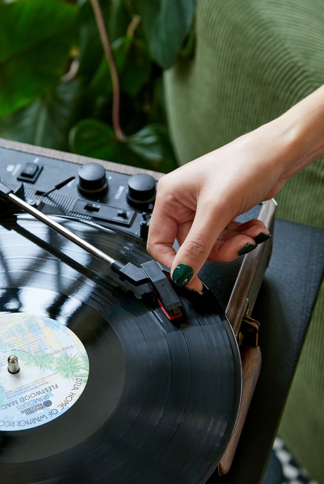 Tocadiscos Cruiser de Nogal Crosley UO Exclusivo con Entrada y Salida Bluetooth #1