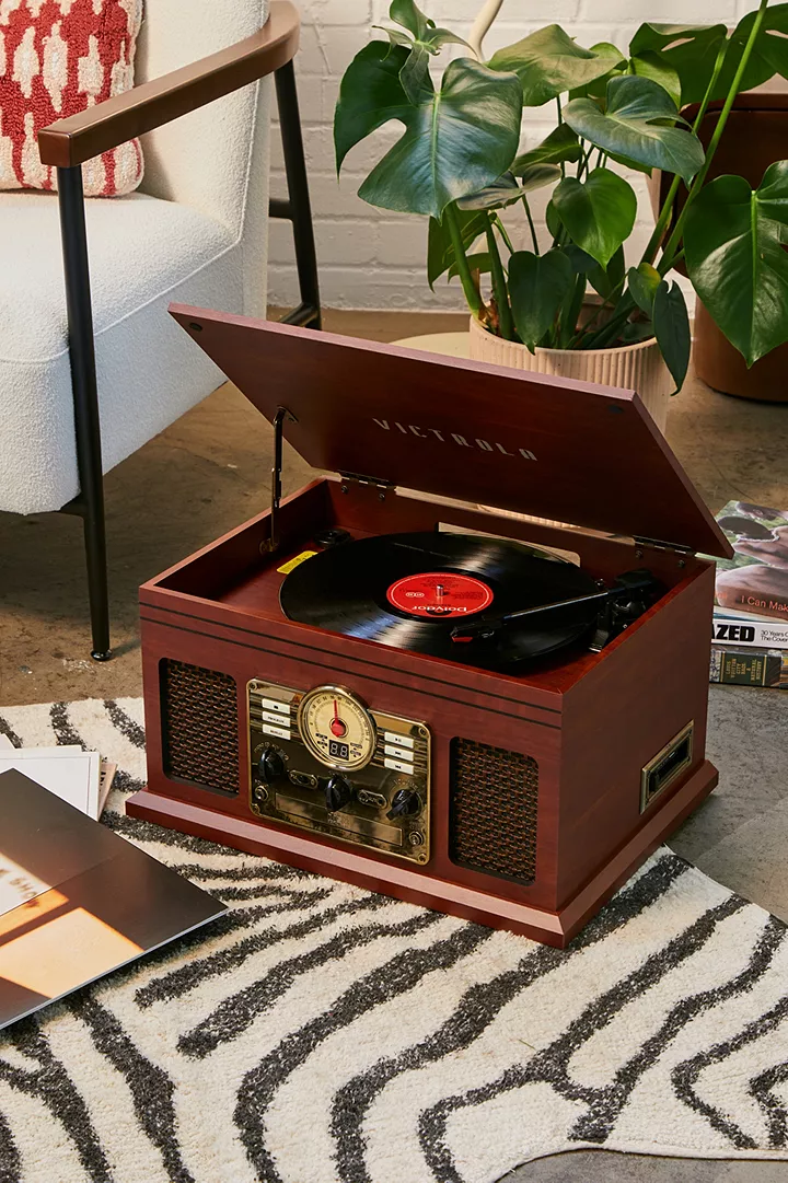 urbanoutfitters.com | Victrola – 6-In-1 Bluetooth-Plattenspieler „Quincy"