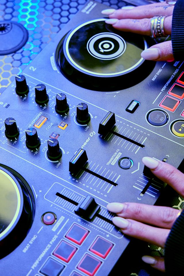 Pioneer DJ DDJ-200 Smart DJ Controller #1