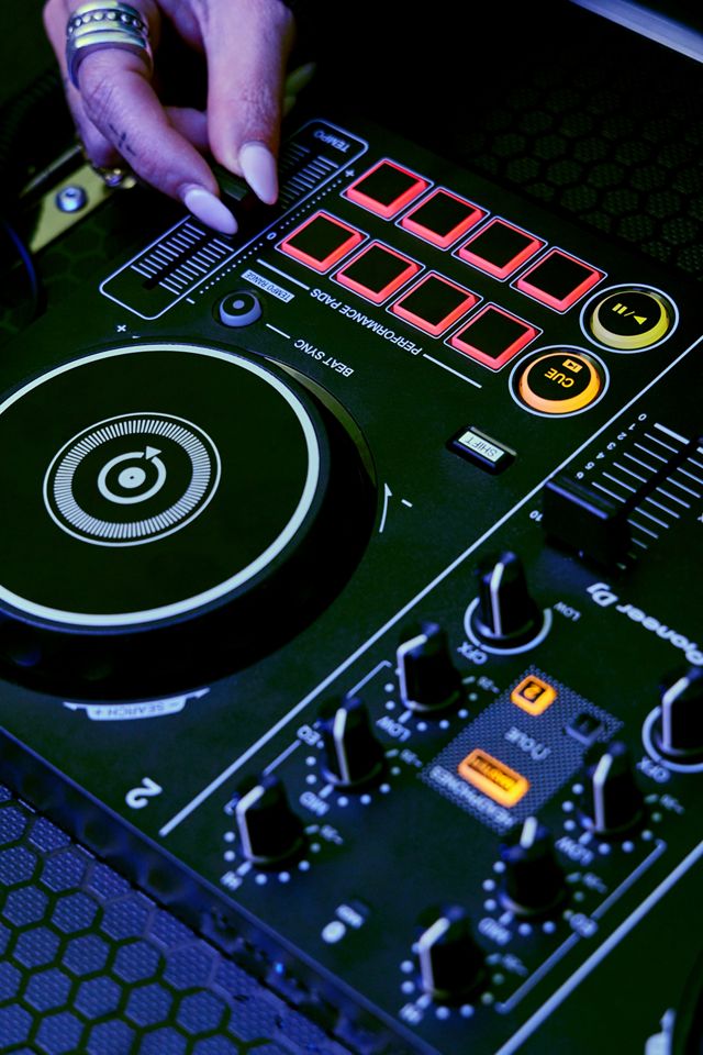 Pioneer DJ DDJ-200 Smart DJ Controller #2