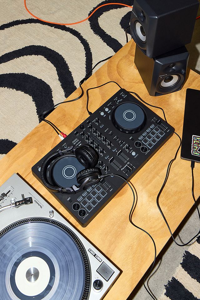 Pioneer DJ DDJ-FLX4 DJ Controller | Urban Outfitters UK Pioneer DJ DDJ-FLX4 DJ Controller | Urban Outfitters UK