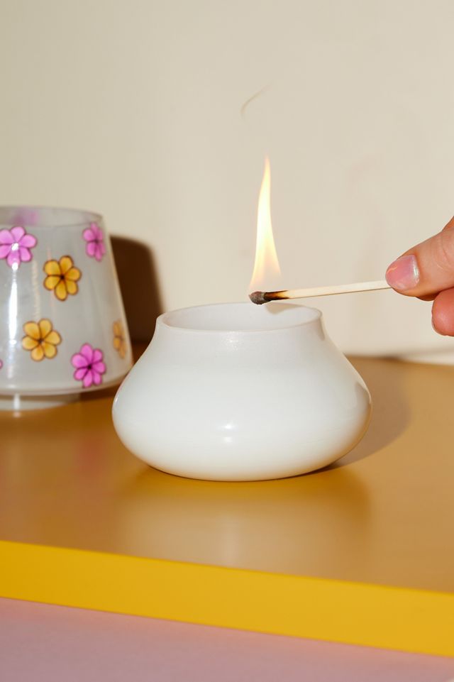 Bougie en Forme de Lampe Marguerite Blanche Ava Urban Outfitters FR