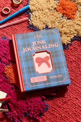 Ein Jahr Junk Journaling: 52 kreative Anregungen, um Schnipsel deines Lebens in Kunst zu verwandeln von Martina Calvi