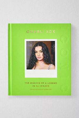 Charli XCX: La Creación De Una Leyenda En 50 Imágenes
