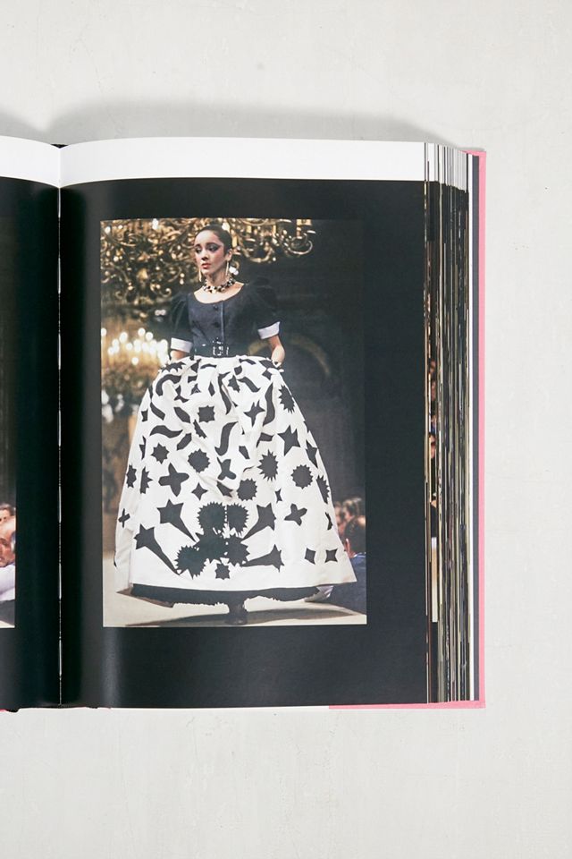 Yves Saint Laurent Catwalk: The Complete Haute Couture Collections 1962-2002 par Suzy Menkes #1