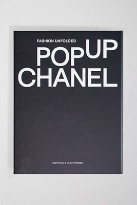Pop Up Chanel: La Mode Dépliée Par L'Équipe Fashionary