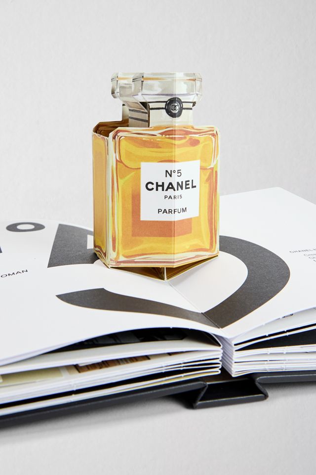 Pop Up Chanel: La Mode Dépliée Par L'Équipe Fashionary #1