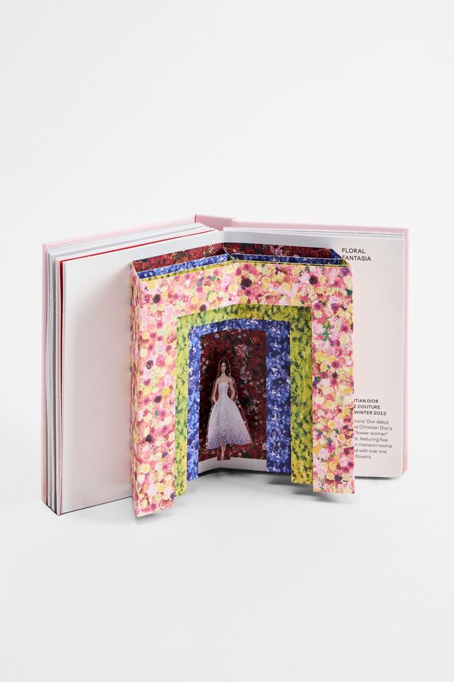 Pop Up Dior: Entfaltete Mode Von Fashionary Team #1