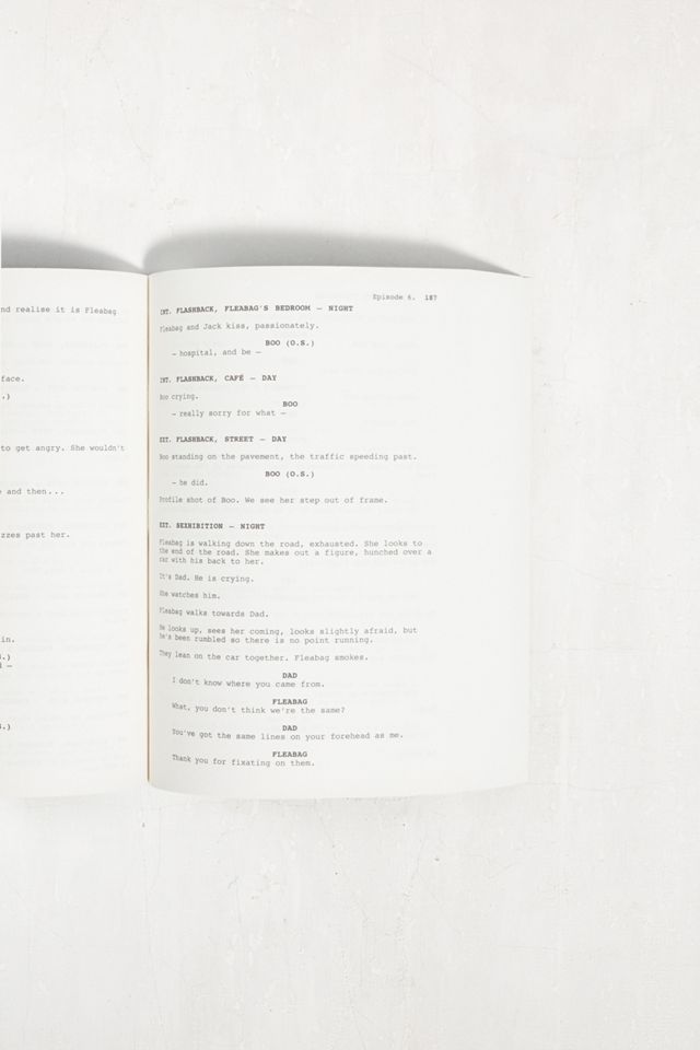 Fleabag: The Scriptures par Phoebe Waller-Bridge | Urban Outfitters FR