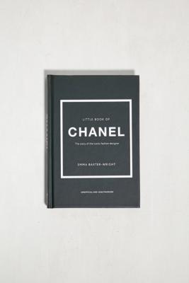 Little Book Of Chanel: The Story Of The Iconic Fashion Designer par Emma Baxter-Wright | Urban Outfitters FR