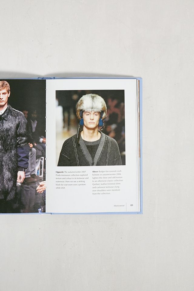 Little Book Of Prada: The Story Of The Iconic Fashion House di Laia Farran Graves #1