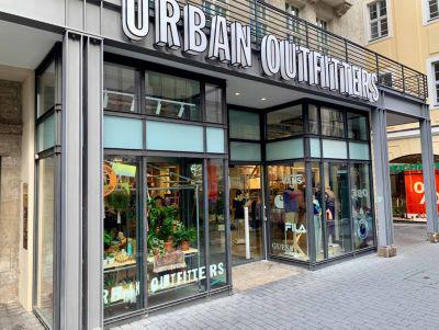 Urban Outfitters –