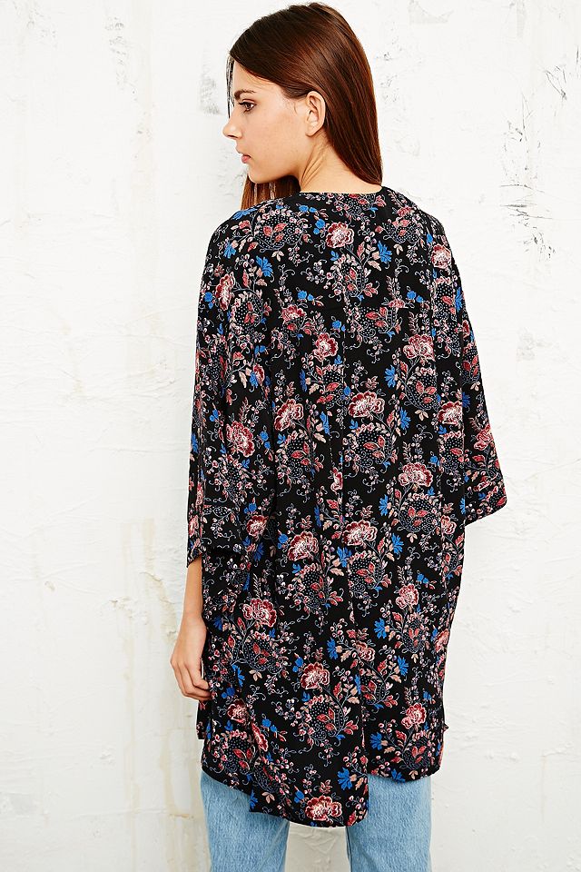 deadline Udled Skuespiller Pins & Needles Kimono Jacket in Floral Print | Urban Outfitters UK