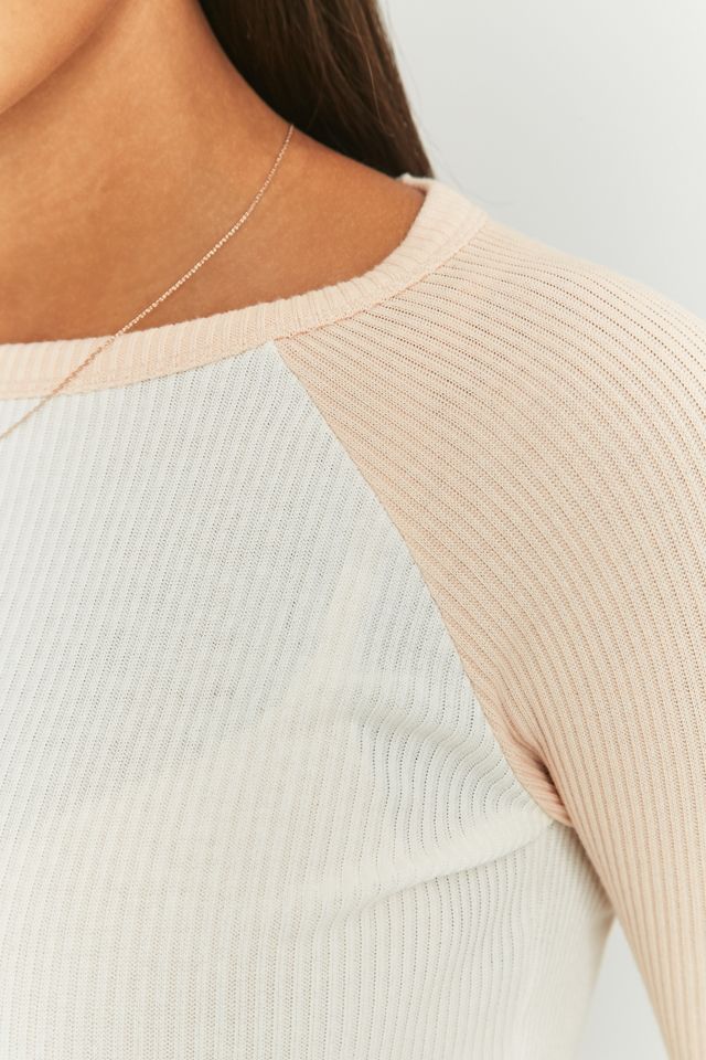 Urban Outfitters recortó Raglan Baseball Top #1