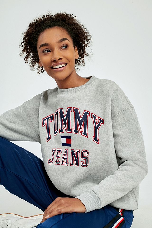 Permanent følelse Mængde af Tommy Jeans '90s Grey Logo Sweatshirt | Urban Outfitters UK