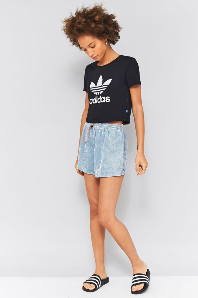 adidas Originals Trefoil Nero Cropped T-Shirt #4