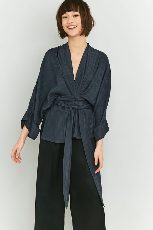 Rodebjer Tennessee Charcoal Silk Wrap Top | Urban Outfitters ES