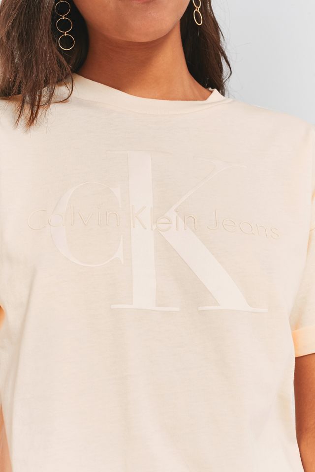 Calvin Klein Tonal Dawn Ecru Camiseta con logotipo recortado #4