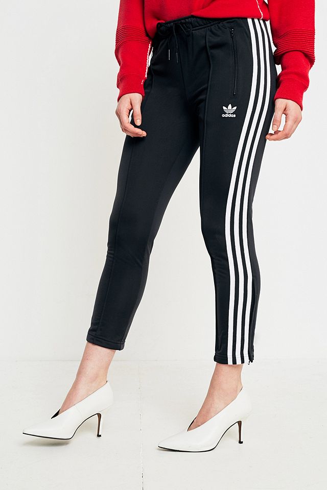 adidas cigarette pants CC37 Black Capri Womens Small The flattering silhouette has a shiny finish with detailed zips at the ankles and front pockets for added style adidas Originals Slim 3-Stripe Track
