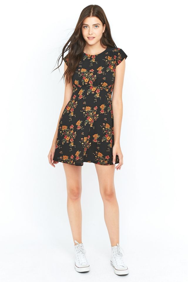 Urban Outfitters - Robe à imprimé floral noire #1
