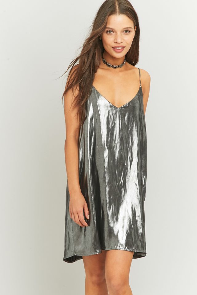 Sparkle & Fade – Metallic-Trägerkleid in Silber mit Foliendesign #2