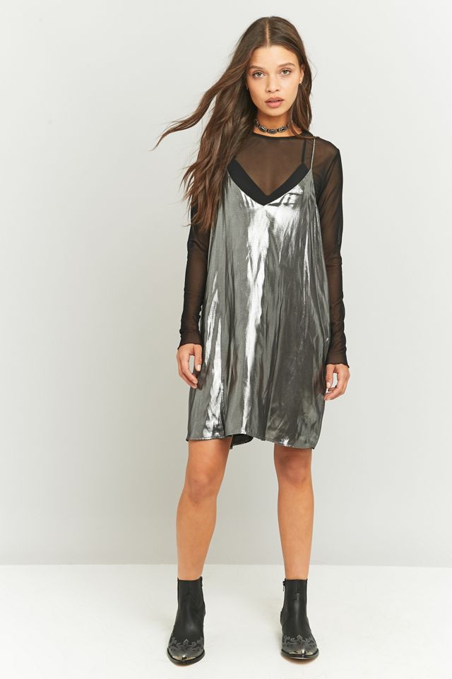 Sparkle & Fade – Metallic-Trägerkleid in Silber mit Foliendesign #4