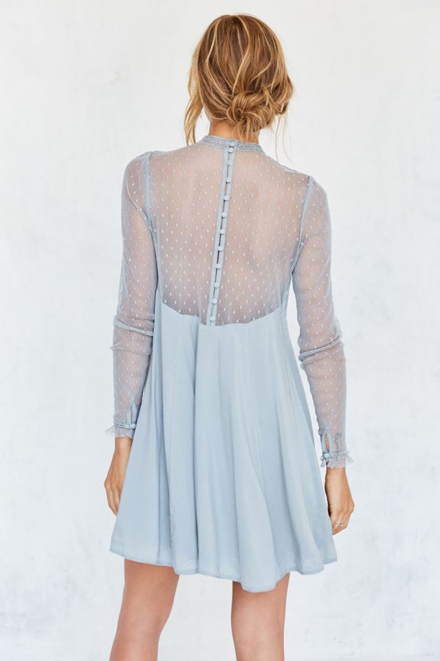 Kimchi Blue - Robe Constance bleue en tulle plumetis avec encolure brodée en trompe-l'œil #3
