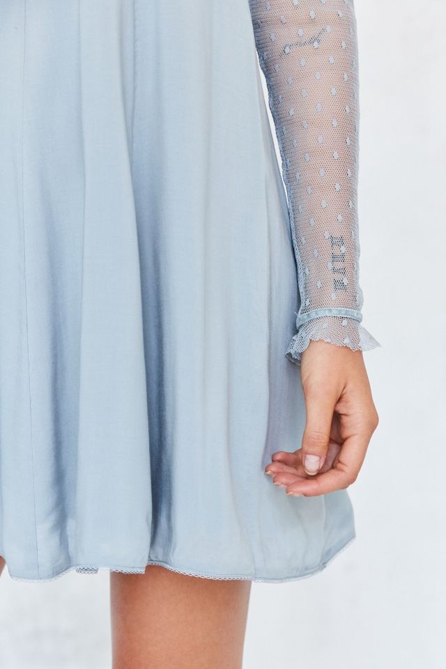 Kimchi Blue - Robe Constance bleue en tulle plumetis avec encolure brodée en trompe-l'œil #5