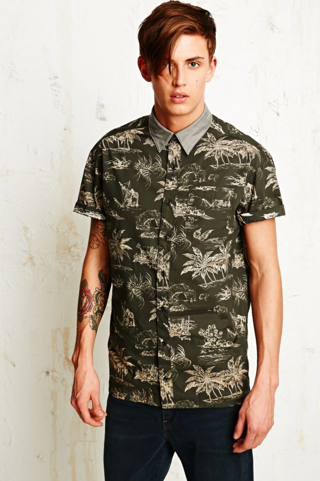 Levi's Hawaiian Print Shirt in Dark Green | Urban Outfitters UK