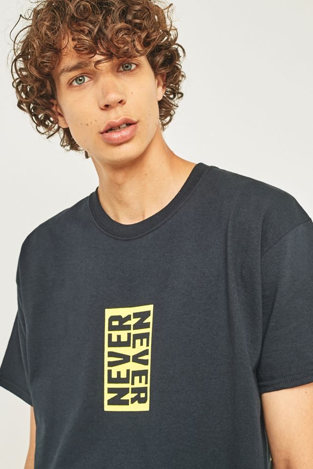 Camiseta UO Black and Yellow Never Never #2
