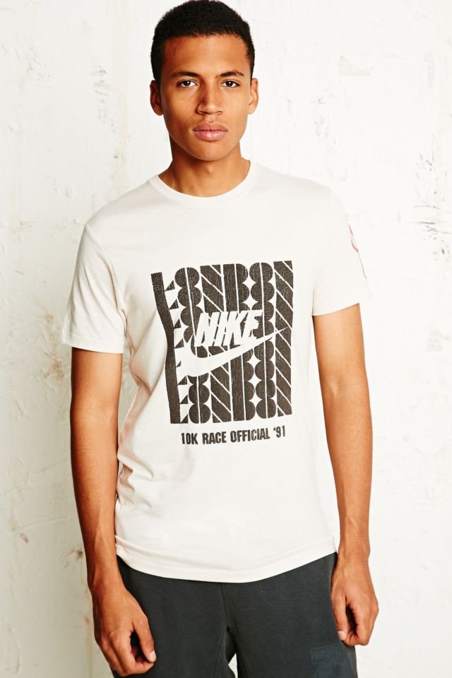 Laatste Laatste De onze Nike Run London Glory Tee | Urban Outfitters UK