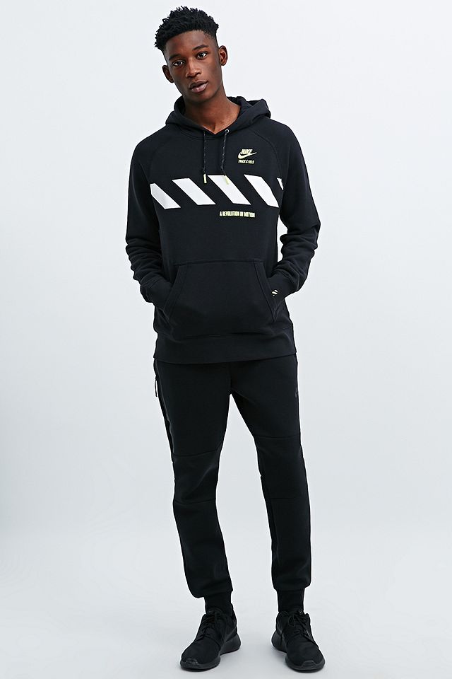 Oceano Salón de clases Supervisar Nike Track and Field PO Hoodie in Black | Urban Outfitters UK