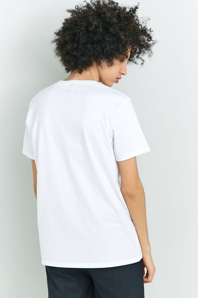 Edwin Hills Camiseta Blanca Desnuda #3