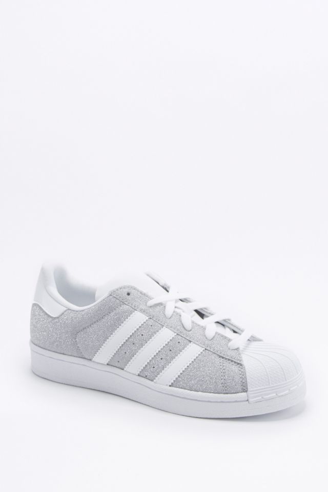Exclusief kamp reservering adidas Originals Superstar Silver Glitter Trainers | Urban Outfitters UK
