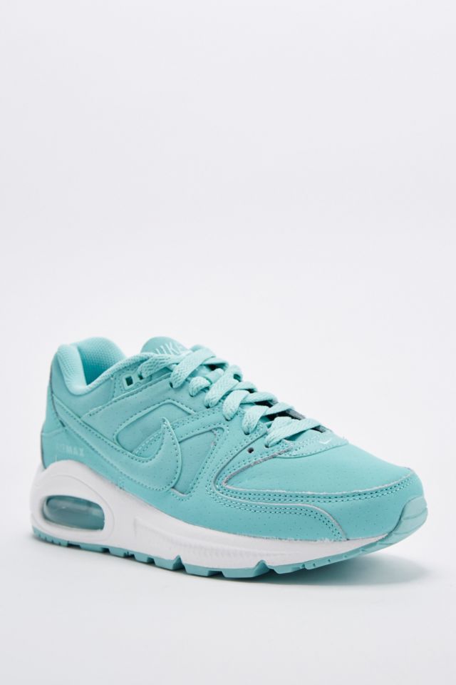 rand code naast Nike Air Max Command Premium Trainers in Mint Green | Urban Outfitters UK