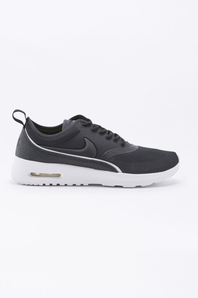 Urban outfitters 2024 air max thea